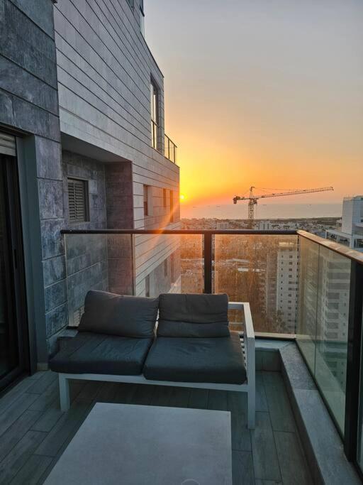 Elegant 3 Bedroom Ocean View Condo In Kiryat Yam Qiryat Yam Εξωτερικό φωτογραφία